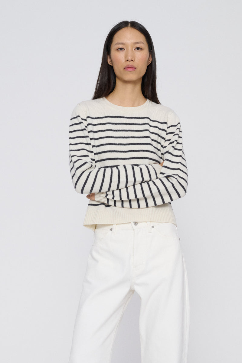 Classic Sweater 02